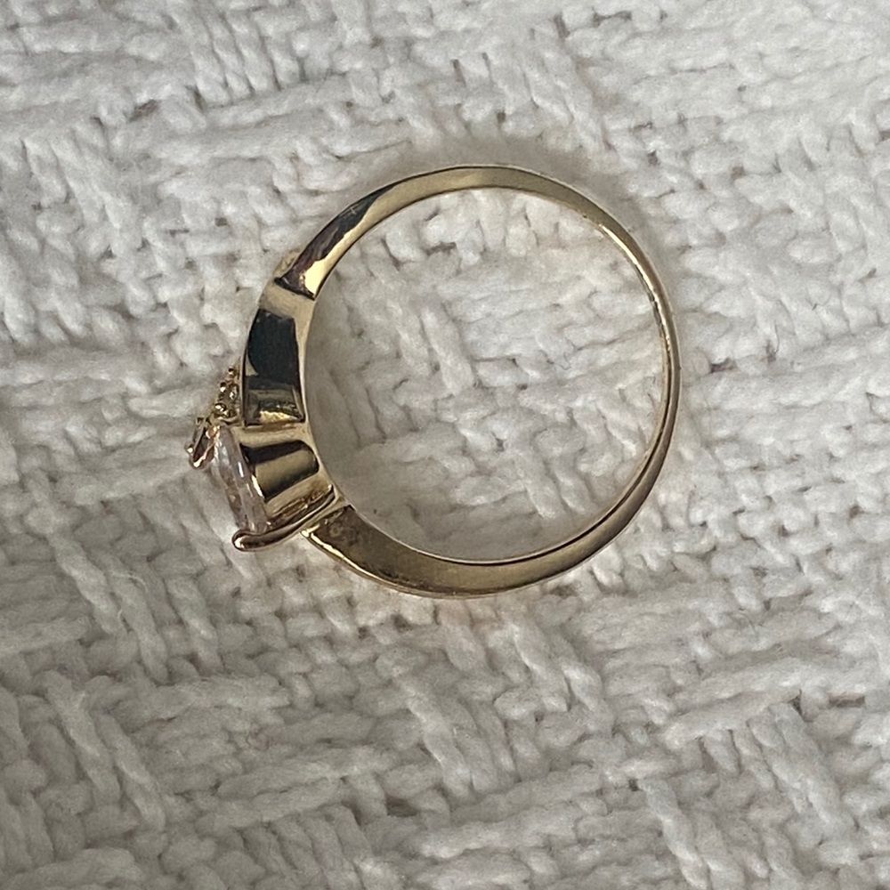Beautiful solitaire! Size 8 - Picture 5 of 5